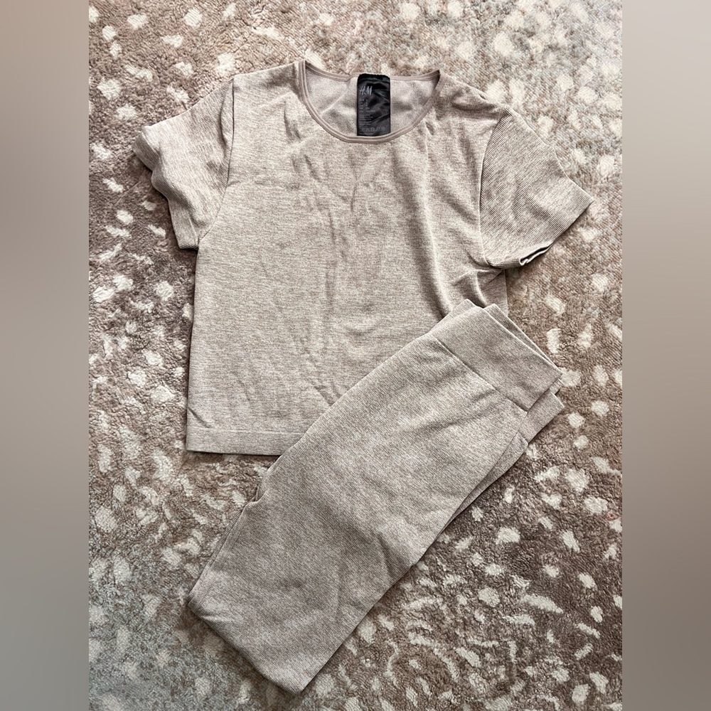 H&M Cozy Short-Sleeve Top and Jogger Set - Taupe